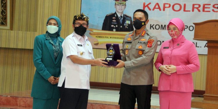 Bupati Imron Hadiri Pisah Sambut Kapolresta Cirebon
