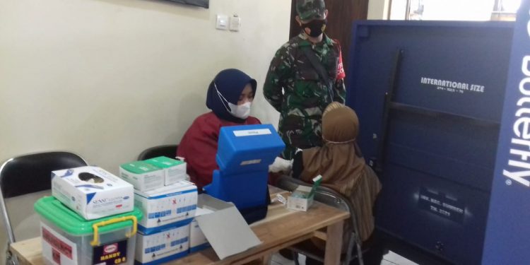 Kelurahan Kenanga Sukseskan Vaksinasi