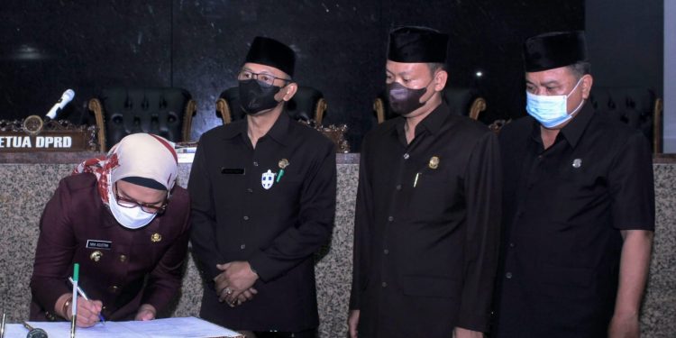 Bupati Indramayu Sampaikan Pendapat Akhir 4 Raperda pada Sidang Paripurna