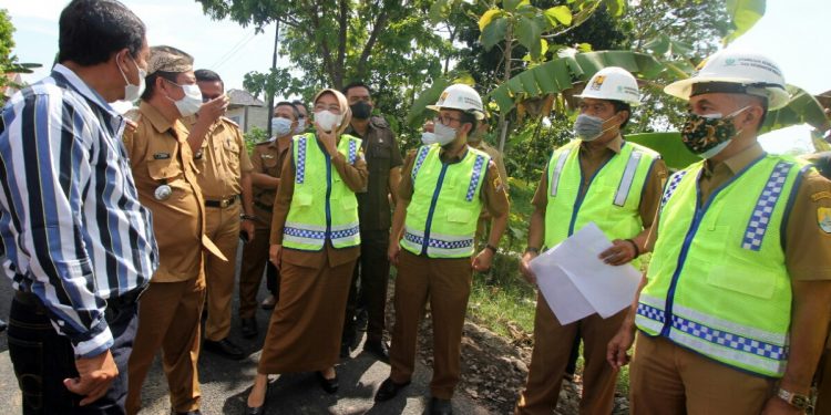 Bupati-Wabup Monitoring Proyek Pembangunan Jalan di Kaliwedi dan Pasaleman