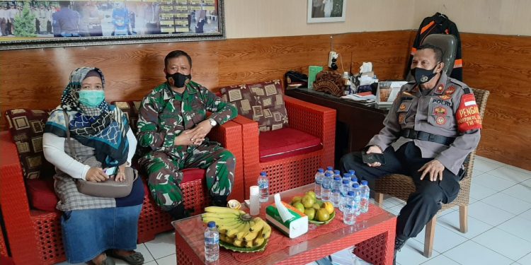 HUT BHAYANGKARA KE 75 : UPTD PUSKESMAS TEGALGUBUG VAKSINASI WARGA DAN LANSIA