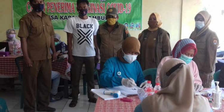 UPTD PUSKESMAS TEGALGUBUG GELAR VAKSINASI COVID-19 DI DESA KARANGSAMBUNG