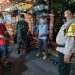SATGAS PENANGANAN COVID-19 KELURAHAN TUKMUDAL KEMBALI LAKSANAKAN KEGIATAN PPKM DIMALAM HARI DEPAN TOSERBA SURYA