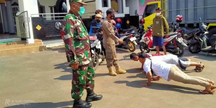 SATGAS PENANGANAN COVID-19 DESA MATANGAJI KEMBALI LAKSANAKAN KEGIATAN PPKM DI JALAN DEPAN KANTOR DESA