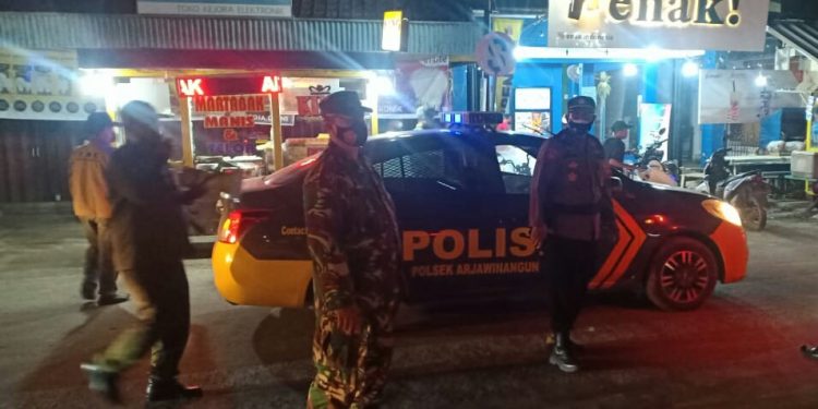 SATGAS PENANGANAN COVID-19 KECAMATAN ARJAWINANGUN LAKSANAKAN KEPUTUSAN PRESIDEN, INMENDAGRI DAN INSTRUKSI BUPATI CIREBON TENTANG PPKM DARURAT