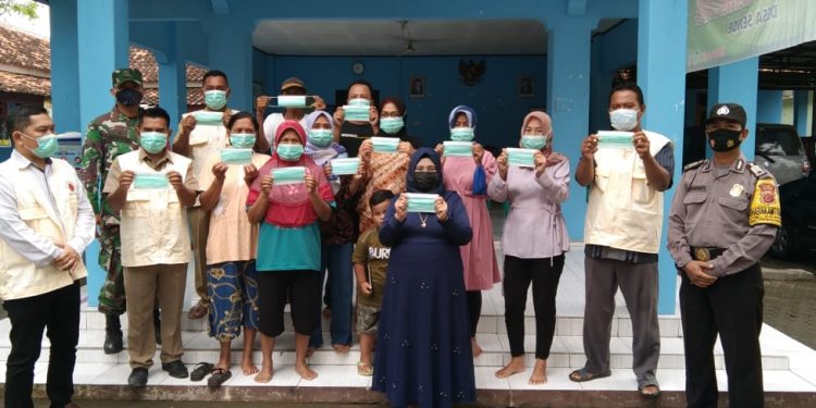 Desa Sende Laksanakan PPKM Darurat dan Penyemprotan Disinfektan