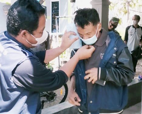 Gelar Giat PPKM Darurat, Muspika Kecamatan Karangsembung Bersama Pemdes Karangmalang Bagikan Ribuan Masker