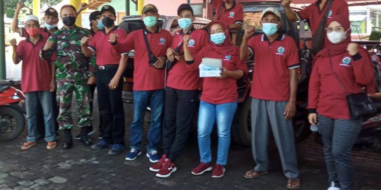 KETUA FKKC KABUPATEN CIREBON YANG JUGA KUWU DESA KERATON WORO WORO PROKES DAN PPKM DARURAT DILINGKUNGAN WILAYAHNYA