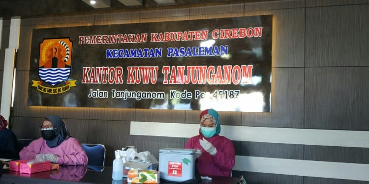 VAKSINASI COVID-19 WARGA, PELAYAN PUBLIK DAN LANSIA DIGELAR DIDESA TANJUNG ANOM
