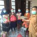 PEMDES KEJUDEN BANTU WARGA YANG TENGAH MENJALANI ISOMAN