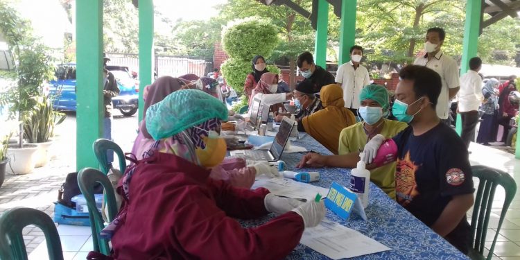 WARGA DESA WERU KIDUL ANTUSIAS DIVAKSINASI COVID-19