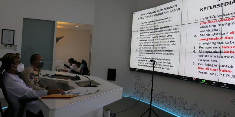 BUPATI CIREBON IKUTI RAKOR PENANGANAN COVID-19 SECARA DARING DENGAN PEMPROV JAWA BARAT