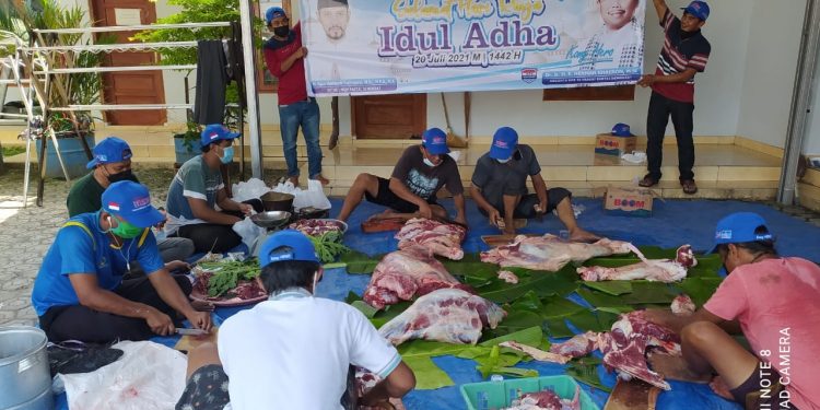 Idul Adha: Kang Hero Potong 8 Sapi dan 6 Kambing