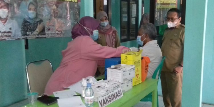 LANSIA DI DESA ASTANA DIVAKSIN