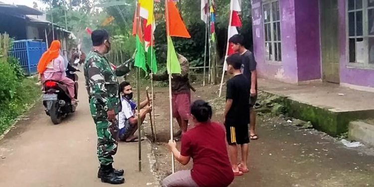 Cara Babinsa Plompong Sirampog Memeriahkan HUT RI Ke-76 di Desa Binaannya