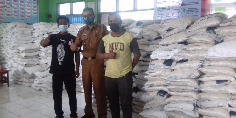 Hindari Kerumunan Kelurahan Sumber Distribusi BSB Melalui RW