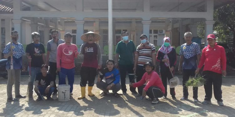 SEBAGAI APARATUR PEMERINTAH SUDAH MENJADI KEWAJIBAN MEMBERIKAN CONTOH HAL YANG POSITIF