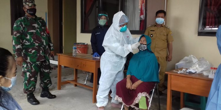 Desa Cisaat laksanakan Test Swab Massal