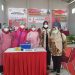 Wakil Bupati Cirebon Didampingi Kepala Puskesmas Tegalgubug Meninjau Vaksinasi Peserta Untuk Umum Di GOR Desa Jungjang