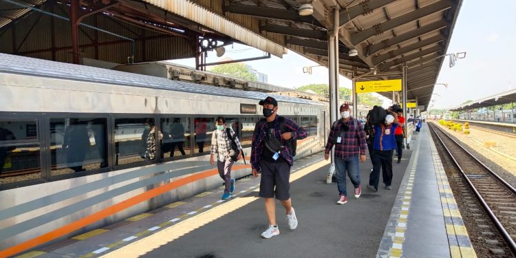 2.448 Penumpang Naik dari Stasiun Jatibarang dan Haurgeulis, 294 Batal