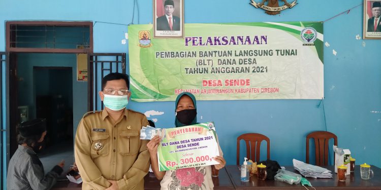 Pemdes Sende Bagikan BLT DD ke 174 KPM