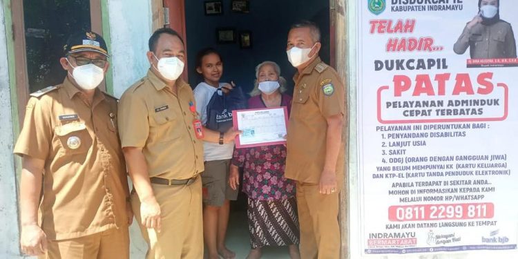 Diskukcapil Indramayu Lakukan pelayanan “PATAS” Untuk Lansia dan Ganguan Jiwa