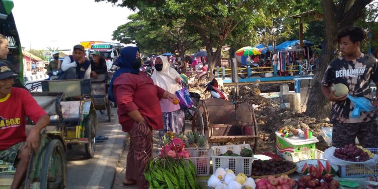 Aktifitas di Pasar Karangsinom Mulai Ramai