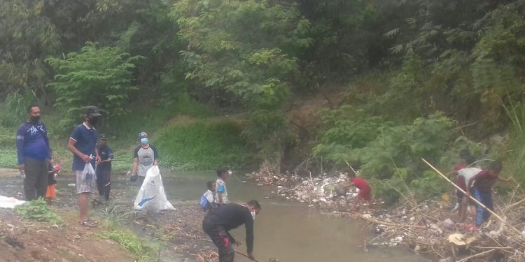 Grow Up Institute Bersama Pemdes Kedungbunder Dan Masyarakat Laksanakan Kegiatan Bersih Bersih Sungai Dan Lahan Bambu