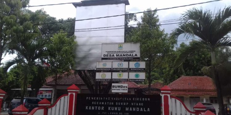 Media Promosi Luar Ruangan atau Biilboard Berdiri Tegak Didesa Mandala Direalisasikan dari Banprov 2021