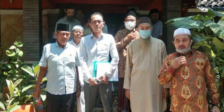Oom Komarudin Maju Sebagai Balon Kuwu Desa Cikalahang Berkat Restu dan Dukungan Orang Tua, Keluarga Serta Masyarakat