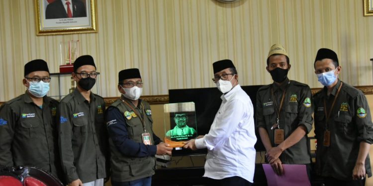 Bupati Cirebon Berharap Melalui Program OPOP Kebangkitan Ekonomi Di Pesantren Lebih Mandiri