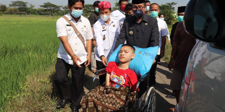 Bupati Cirebon : Pengidap “Cerebral Palsy” Warga Asal Desa Winong Dirujuk ke RSHS Bandung Untuk Mendapatkan Perawatan Yang Lebih Baik