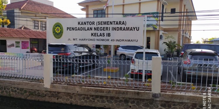 Notaris DS Jalani Sidang Perdana di PN Indramayu 