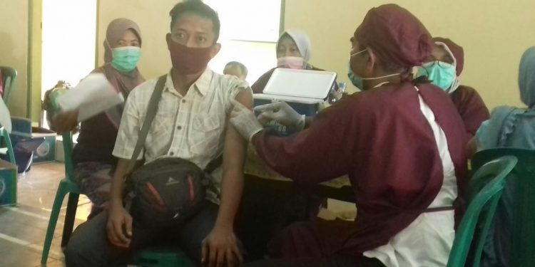 Pelaksanaan Vaksinasi Desa Kebonturi Dengan Sasaran 1000 Orang Lebih Peserta Untuk Umum Berjalan Lancar Dan Sukses