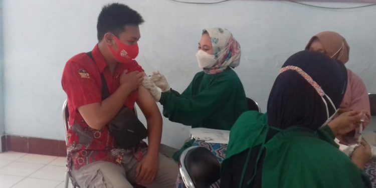 Puskesmas Plumbon Laksanakan Kegiatan Percepatan Pemberian Vaksin Kewarga