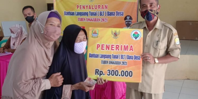 Tidak Ada Potongan Apapun Dalam Pembagian BLT DD