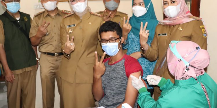 Wabup Cirebon Kunjungi Desa Wilulang Dan Persiapkan Lomba P2WKSS Tingkat Provinsi Jawa Barat Sekaligus Monitoring Pelaksanaan Vaksinasi