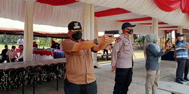 Sinergitas Untuk Cirebon Katon, Para Camat Ikuti Latihan Menembak