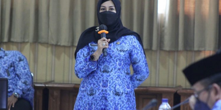 Hj. Enny Suhaeni : Untuk Turun ke Level 2, Kabupaten Cirebon hanya Butuh Percepatan Vaksinasi