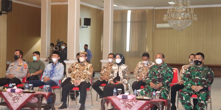 Bupati Cirebon Bersama Unsur Forkopimda Kabupaten Cirebon Dan OPD Ikuti Peringatan Hari Sumpah Pemuda ke 93 Tahun 2021 Secara Virtual