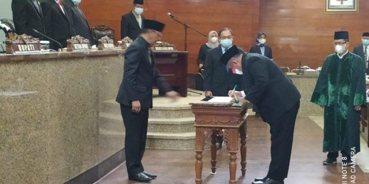Suhendri Resmi Jadi Anggota DPRD Indramayu