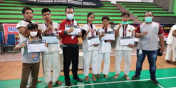 Atlet Senam Brebes Gondol Juara Umum POR Dulongmas