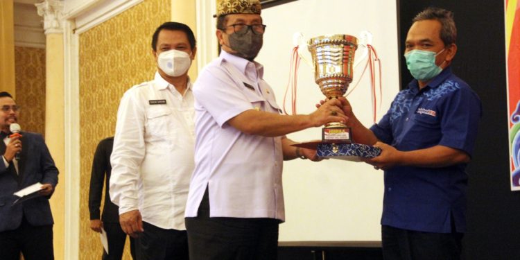 Sejumlah Perusahaan PMA dan PMDN Peroleh Penghargaan