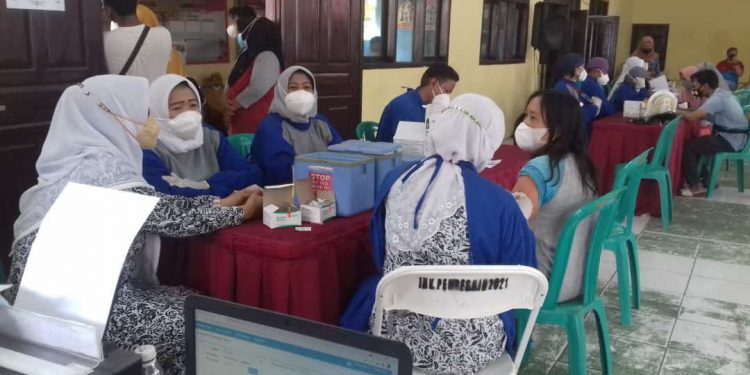Pelaksanaan Gebyar Vaksinasi Keluarga Dan Pengukuhan Tim Pendamping Keluarga Dalam Penurunan Stunting Di Gelar Di desa Kejuden