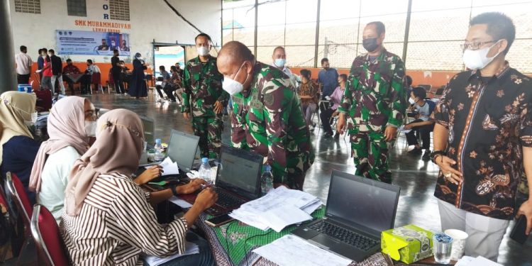 Kodim 0620/Kabupaten Cirebon Gelar Vaksinasi Dosis Dua di SMK Muhammadiyah Lemahabang