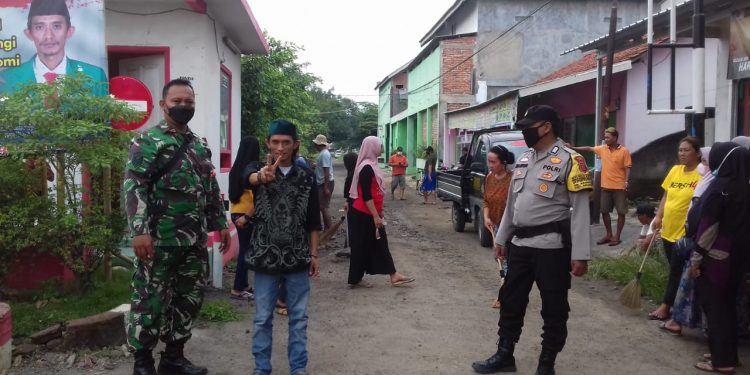 Calon Kuwu Desa Arjawinangun H. Maman Caim No Urut 2 Melaksanakan Aksi Bentuk Kampanye Baksos Bersih Bersih Lingkungan