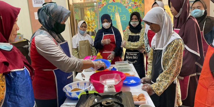 Ajarkan Peluang Usaha, Pertamina Latih Siswa Disabilitas Buat Olahan Jamur