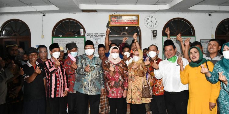 Petetakan Batu Pertama Pembangunan Masjid Jami Al-Islah Oleh Bupati