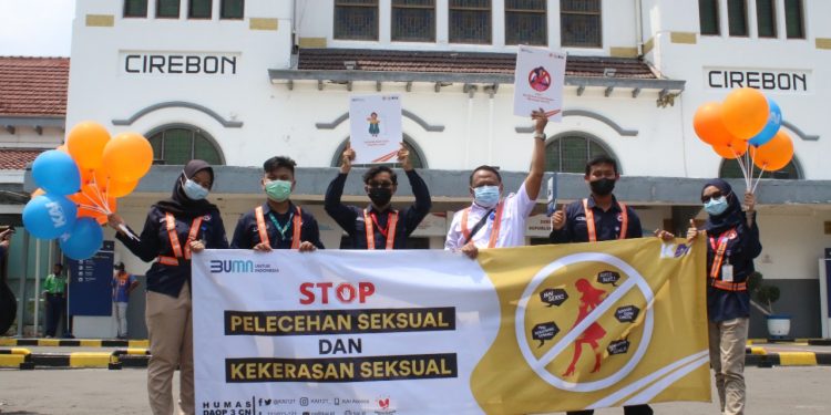 “Edan Sepur” Lakukan Kampanye Gerakan Lindungi Perempuan dan Anak di Stasiun Cirebon