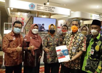 Bupati Terima Dua Penghargaan dari Kompak
